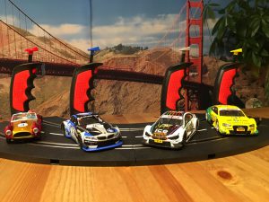 Slot Racing: Four Cars, Four Controller
